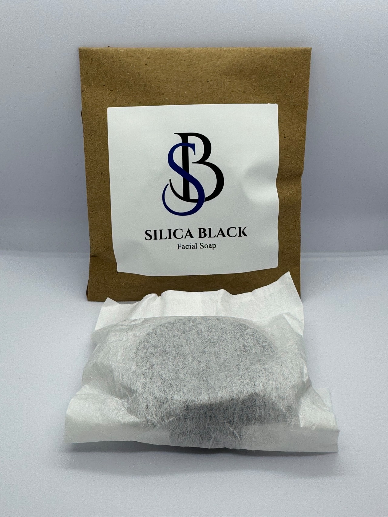 SILICA BLACK 洗顔石けん20gとパッケージ